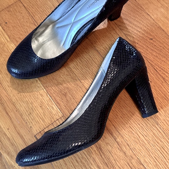 Black Crock-textured Heel - Picture 2 of 6